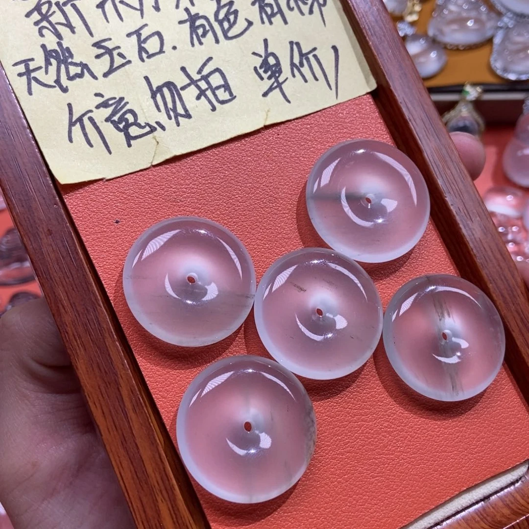 石英质玉未镶嵌颈饰