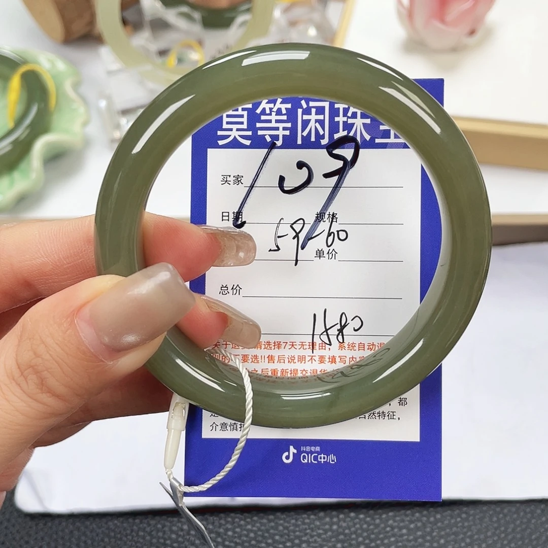 和田玉未镶嵌手镯