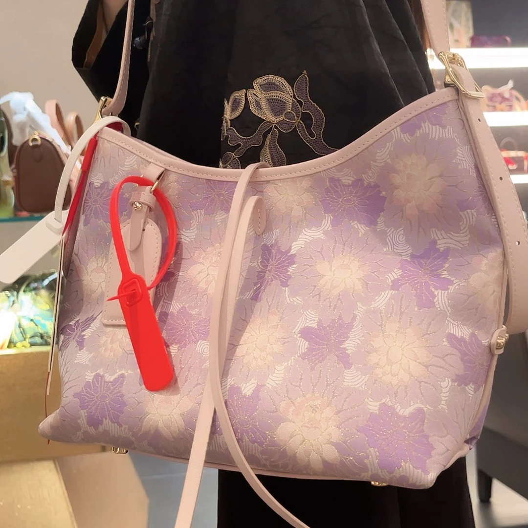 牛皮（革）展厅同色同款