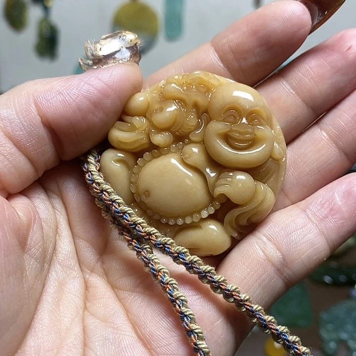 蛇纹石玉吊坠未镶嵌家***?