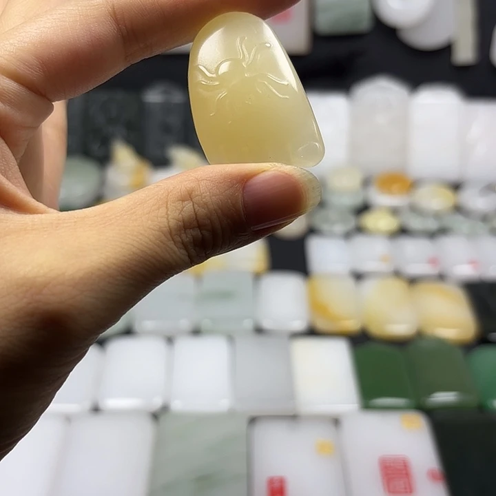 颈饰未镶嵌石英岩玉