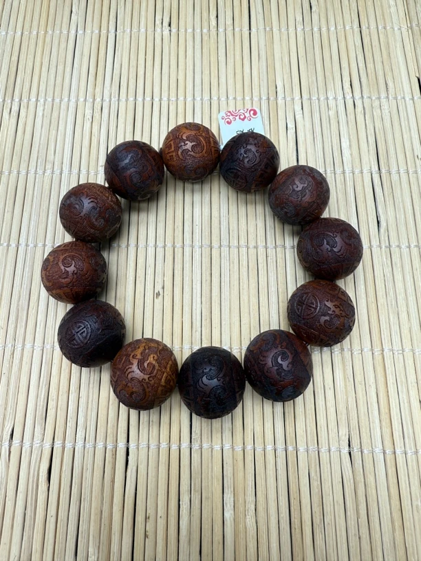 074沉木雕刻手串