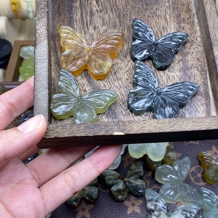 ****开蛇纹石玉未镶嵌颈饰