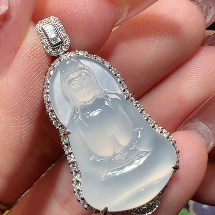 颈饰18K金镶嵌翡翠吊坠