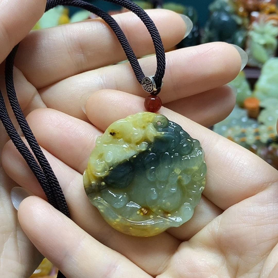 岫玉未镶嵌吊坠(赠链)