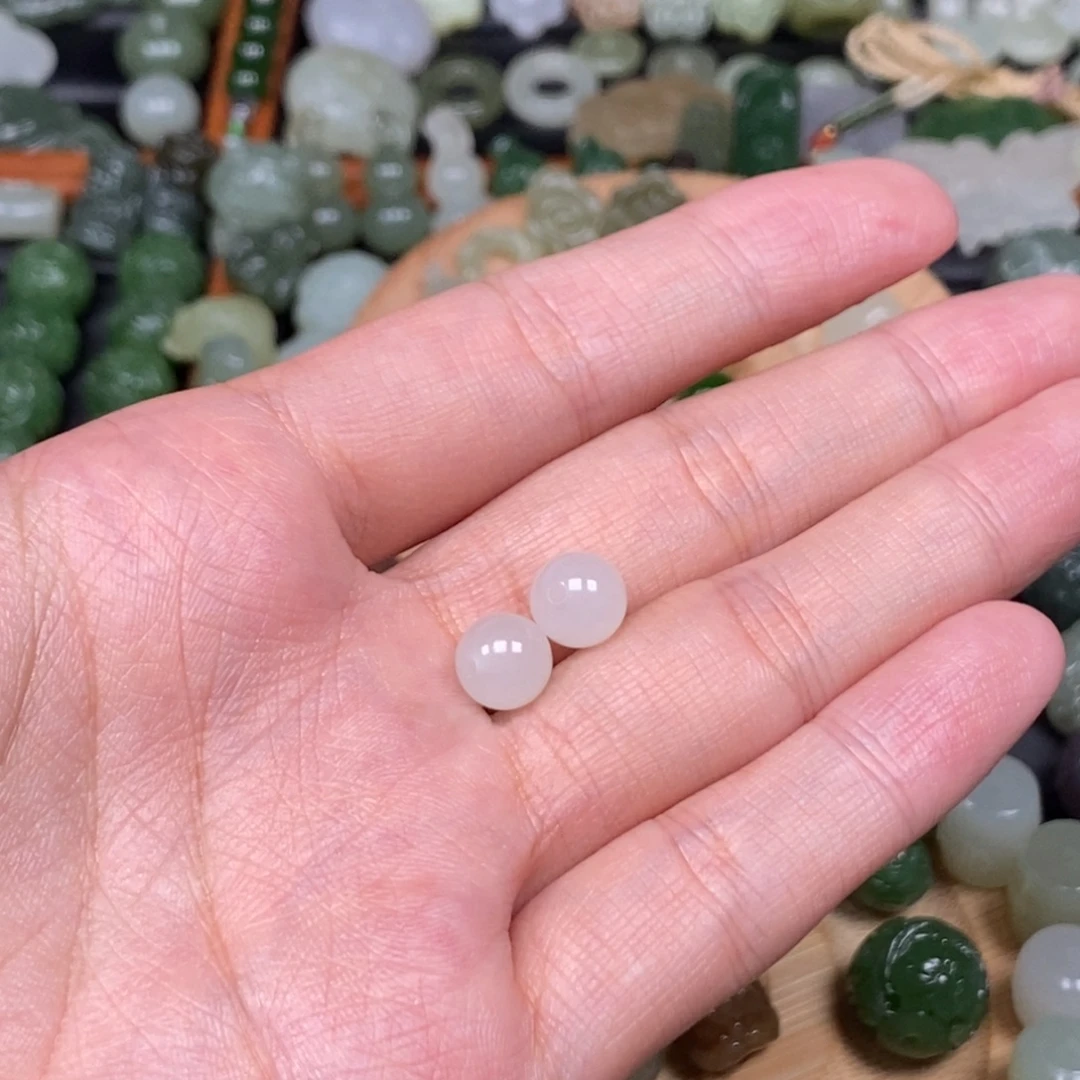 芷***茵颈饰未镶嵌和田玉
