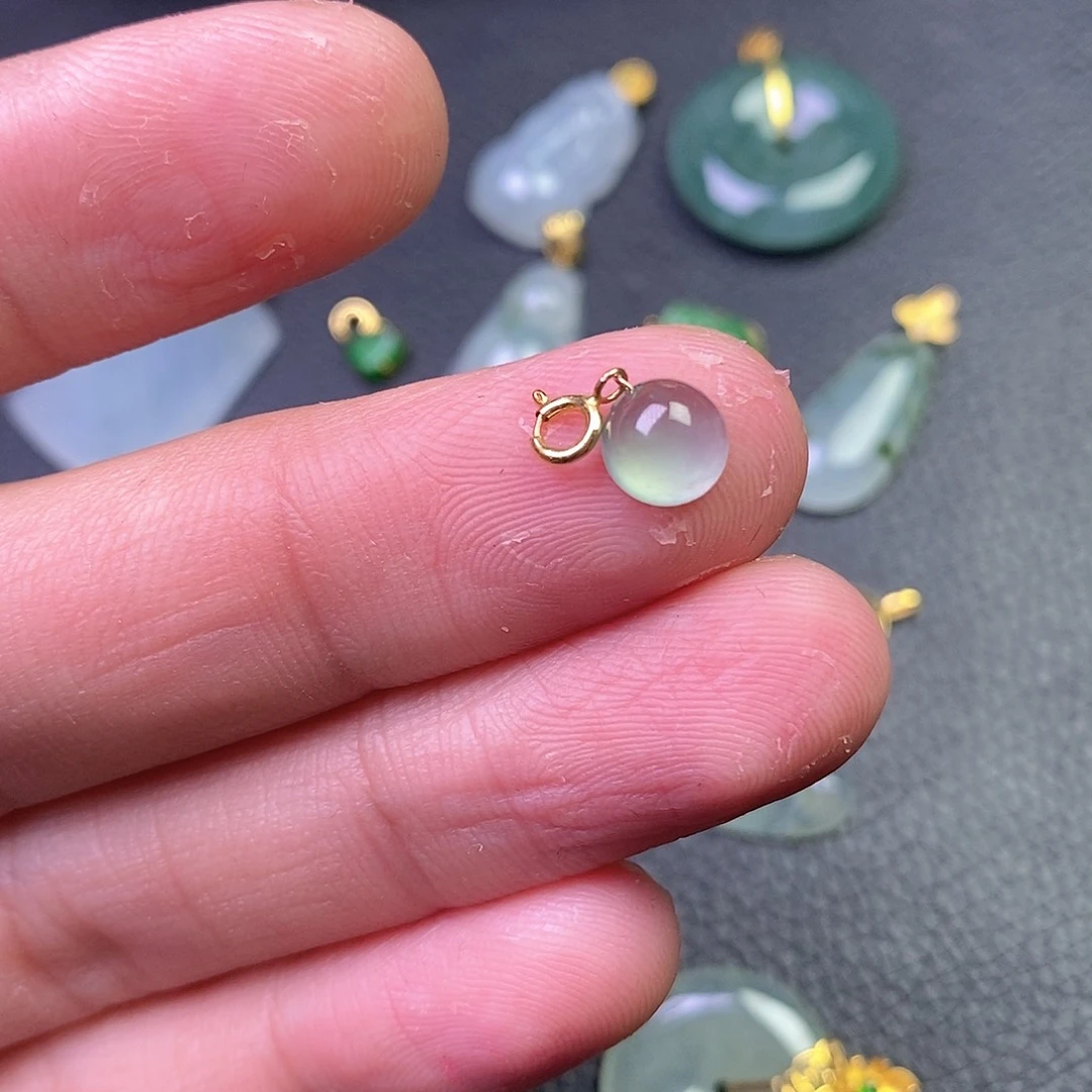 颈饰18K金镶嵌翡翠