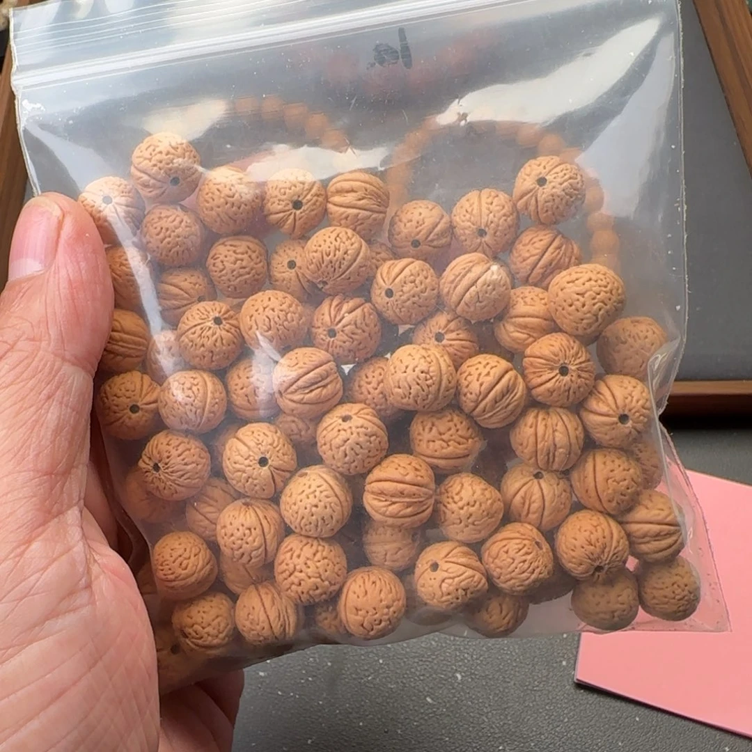 L***.桃核吊坠12-13尺寸蚂蚁纹108颗