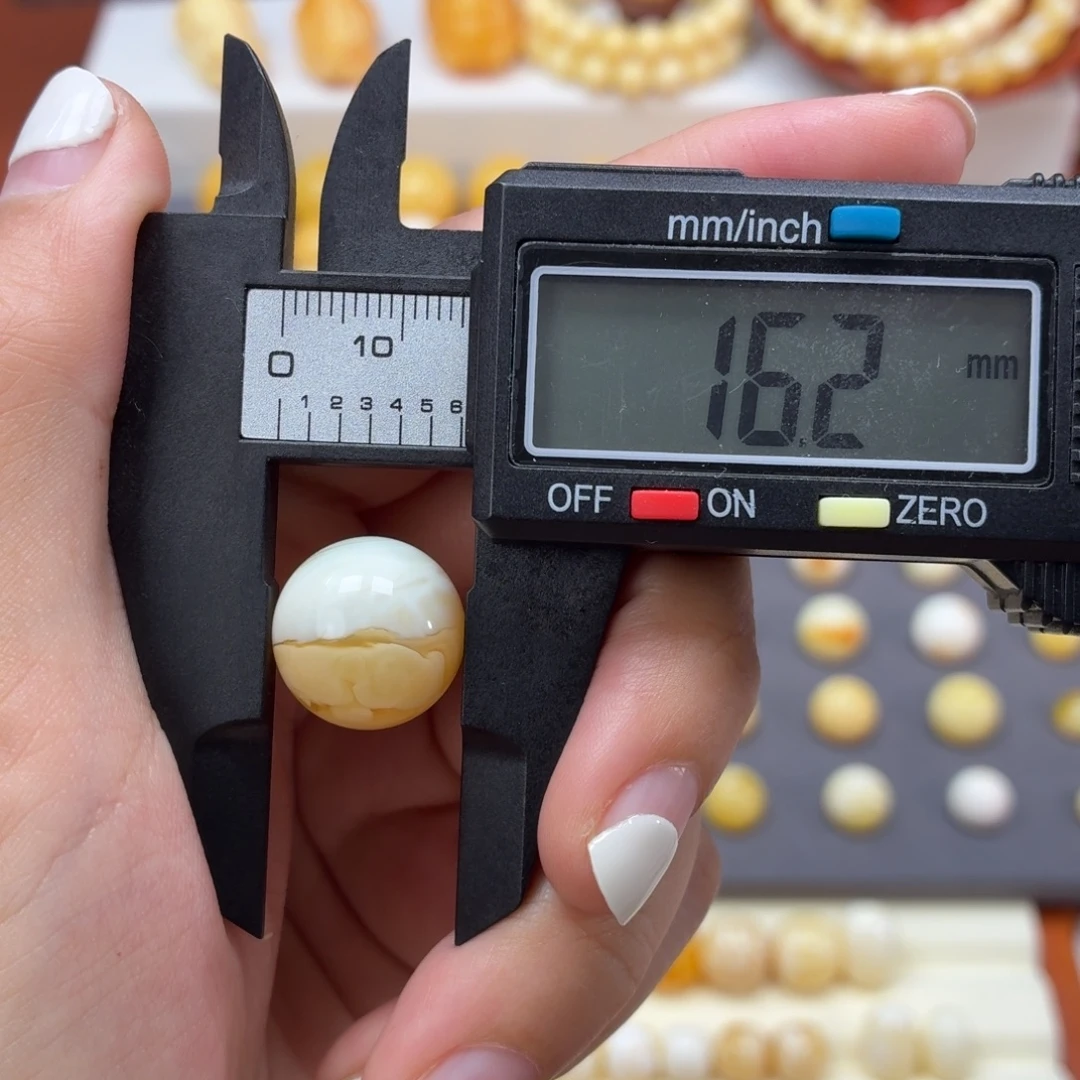 琥珀未镶嵌裸石俄料荧光白16mm