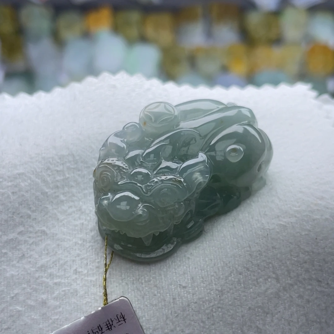 翡翠未镶嵌颈饰貔貅