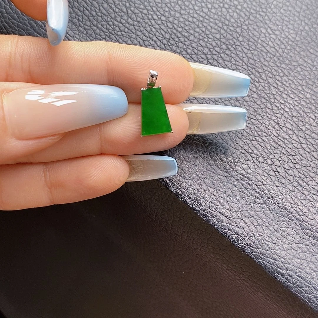 翡翠18K金镶嵌颈饰翡翠