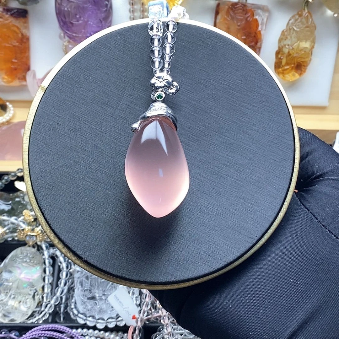 颈饰水晶未镶嵌粉水晶随形（含云母）