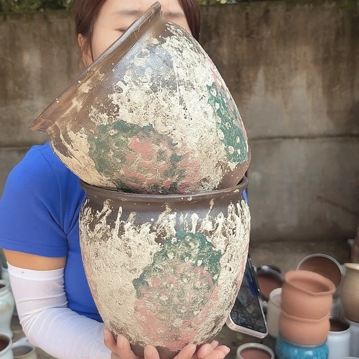 口径20高20两个油画