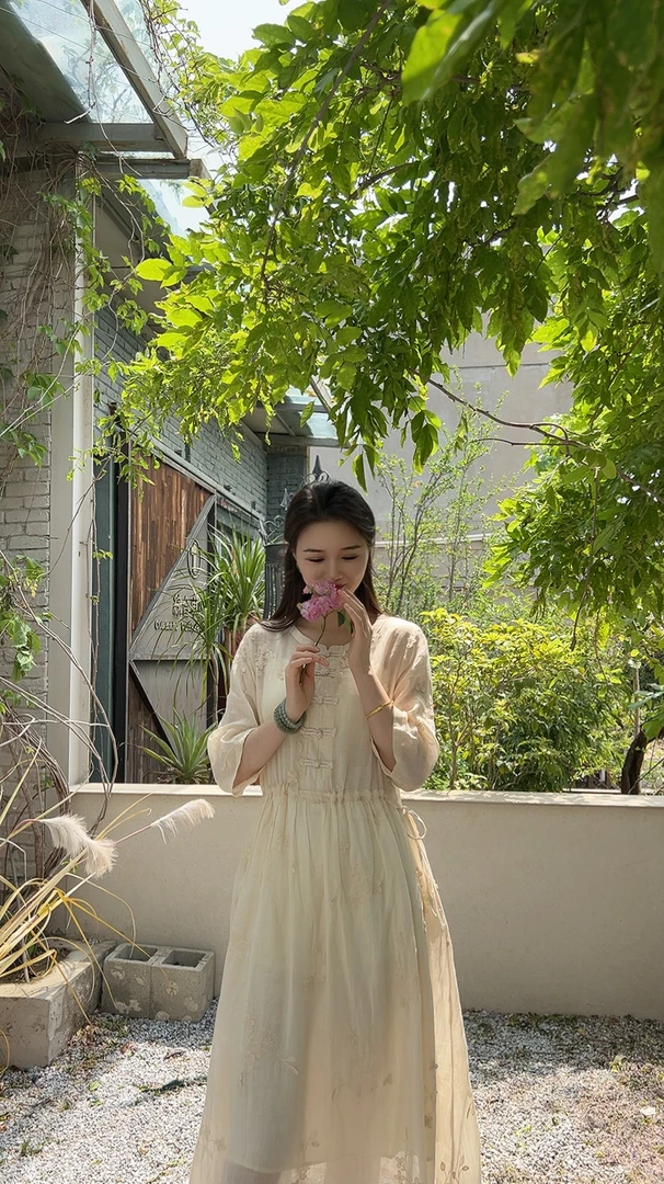 高端苎麻盘扣浮雕刺绣女士连衣裙收腰显瘦文艺范儿时尚简约  9561