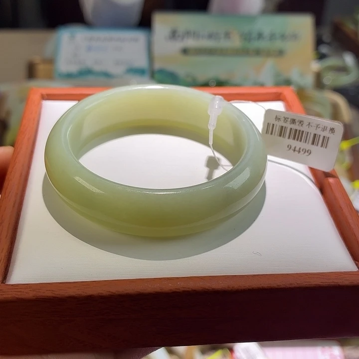 和田玉未镶嵌手镯40