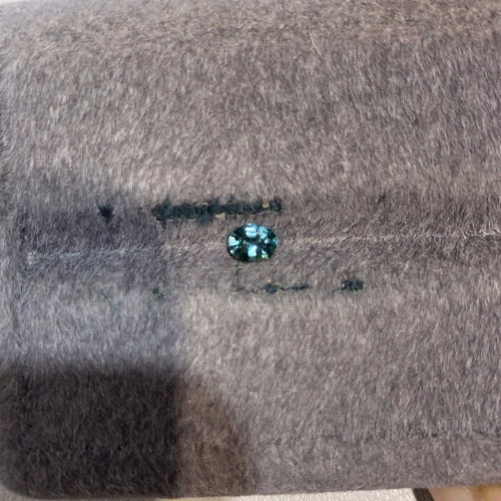 蓝宝石裸石未镶嵌0.34克拉