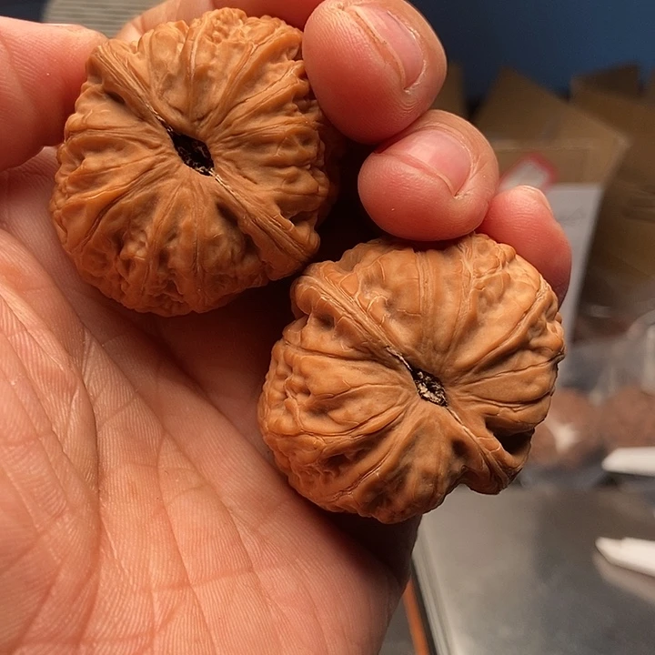 磊***汤把件文玩核桃45/40/33元宝
