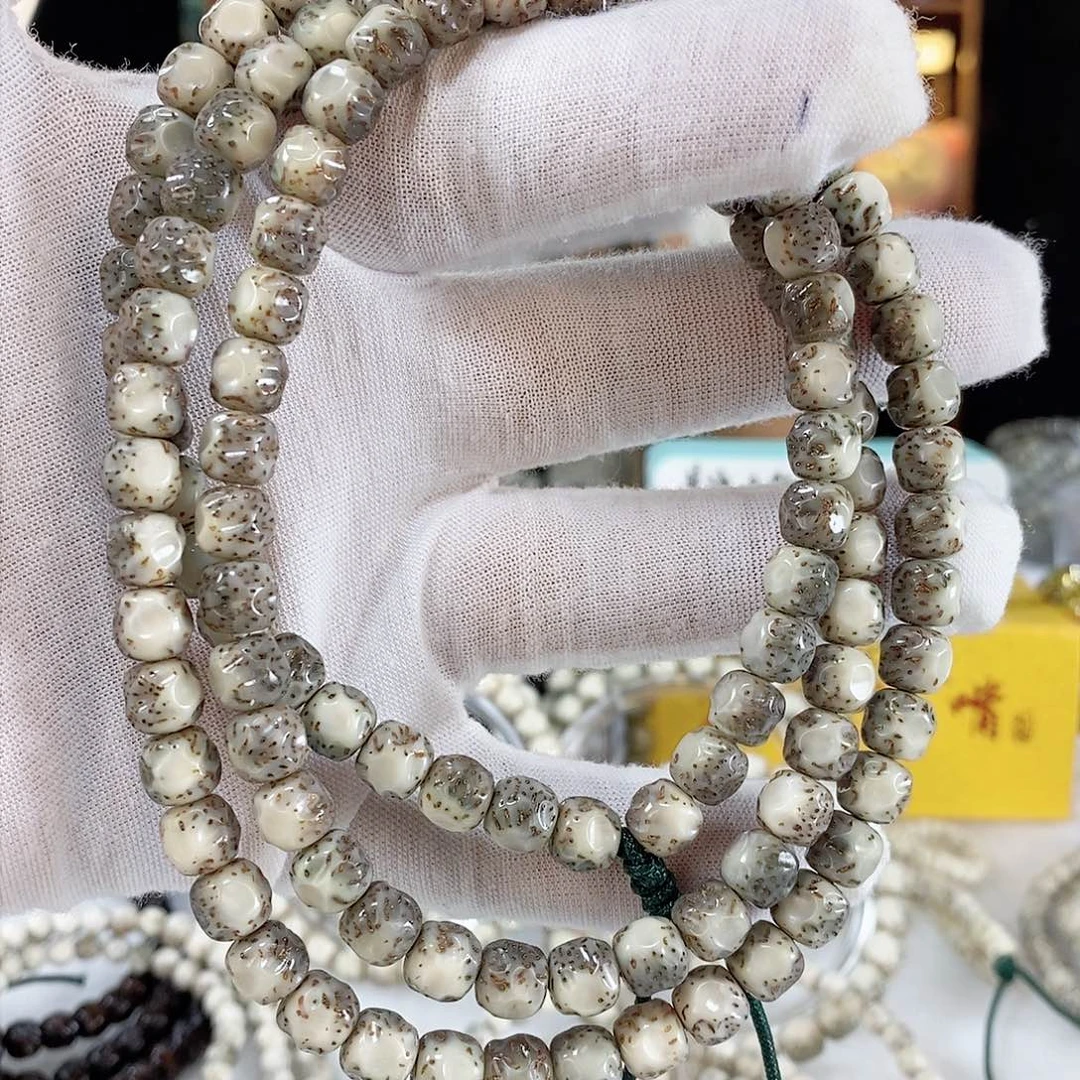 星月菩提手串人****手星月菩提雕刻手串