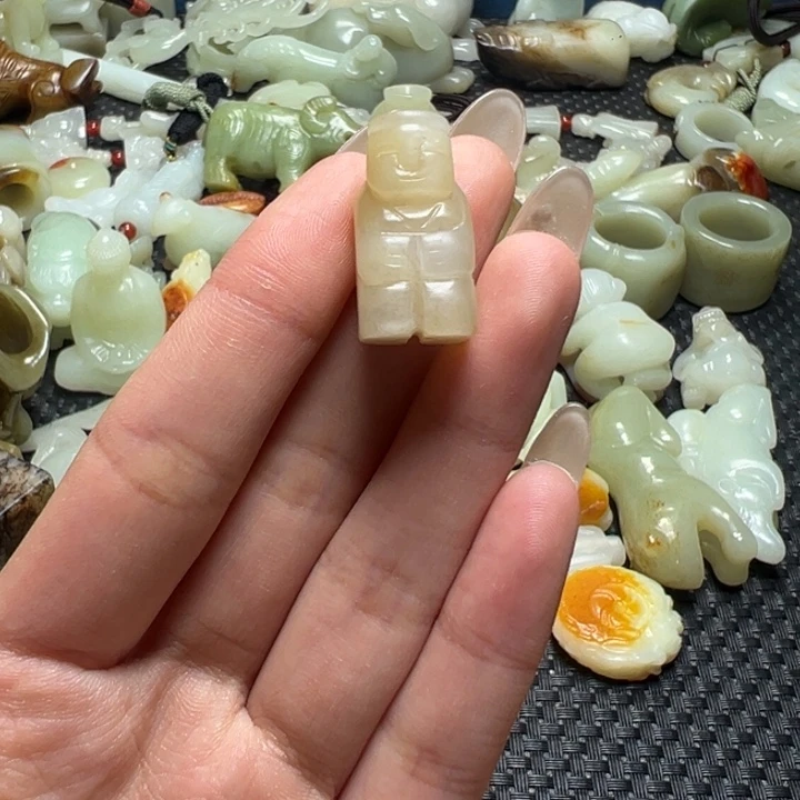 颈饰未镶嵌和田玉（糖玉）