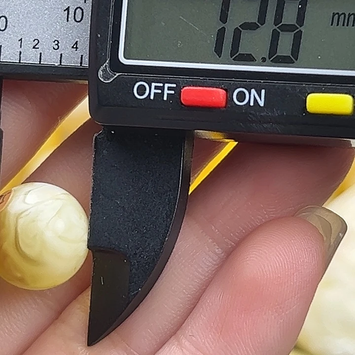 蜜蜡未镶嵌裸石微瑕109