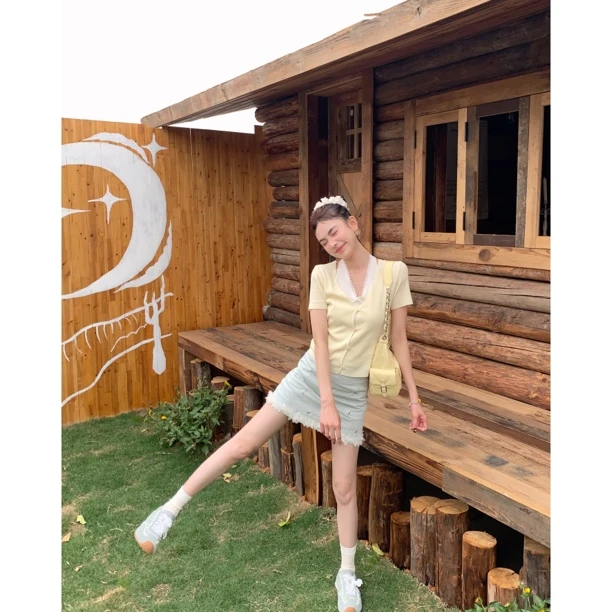 【 好欲好温柔】M-96049 甜美纯欲辣妹撞色假两件挂脖针织衫上衣