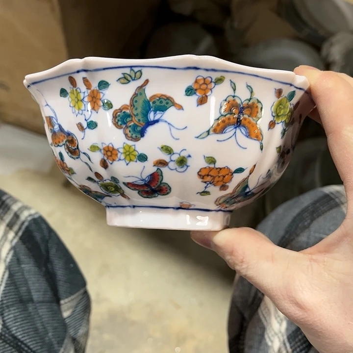 瓷片////直径15厘米。红西西。