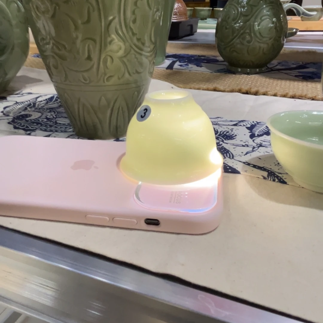 杯青瓷透光素面小茶盏
