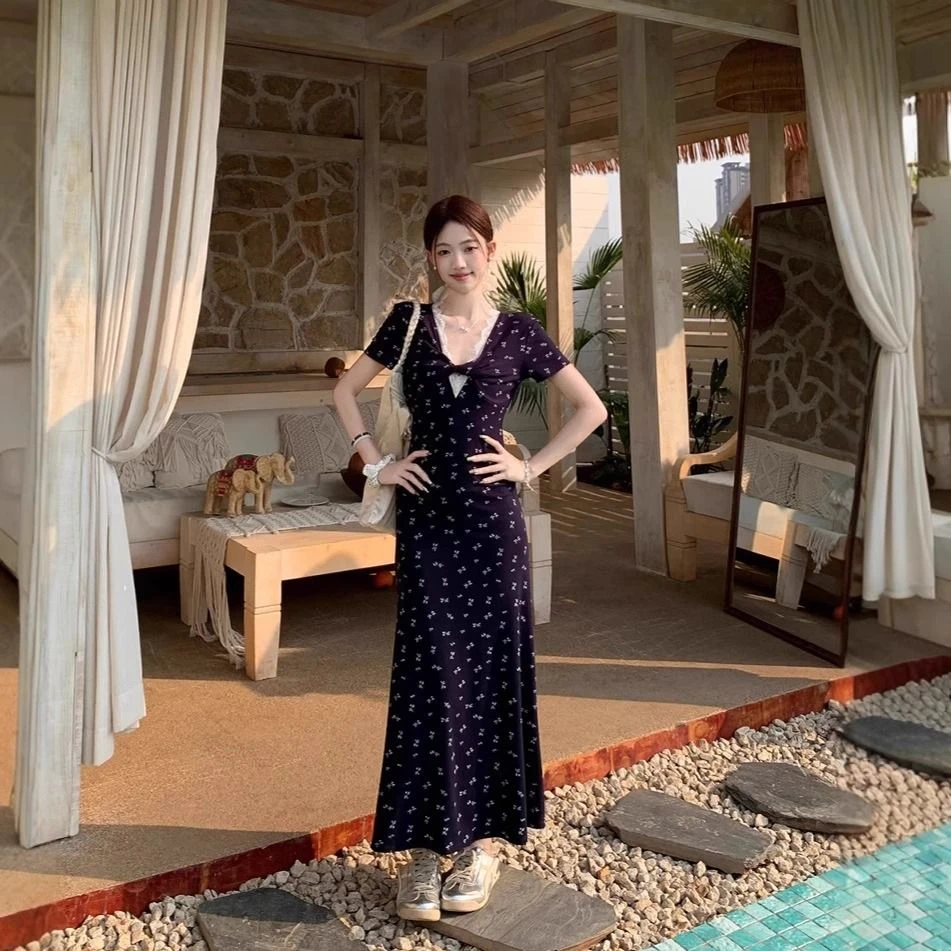 法式蓝色v领蕾丝碎花连衣裙纯欲风显瘦遮肉复古气质高个子长裙女