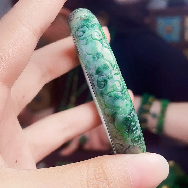翡翠未镶嵌手镯多样性