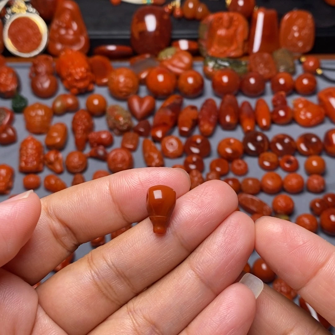 白***吐南红玛瑙未镶嵌配饰8mm