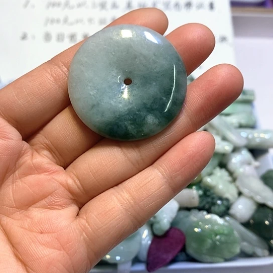 翡翠未镶嵌颈饰平安扣