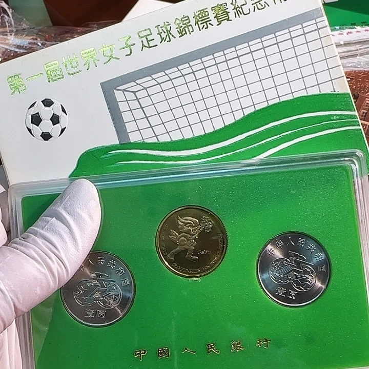 其他普通金属女足纪念币人行盒