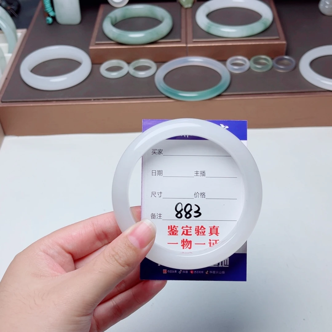 七***姐石英质玉未镶嵌手镯