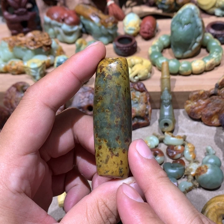 未镶嵌岫岩河磨玉（透闪石质玉）挂件