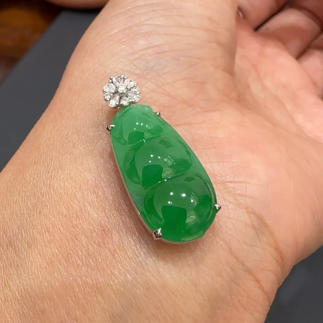 翡翠颈饰18K金镶嵌福豆