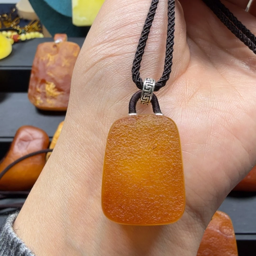 琥珀吊坠(赠链)未镶嵌