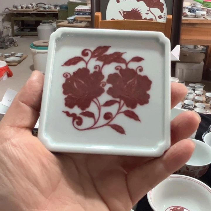 釉里红釉里红盘子