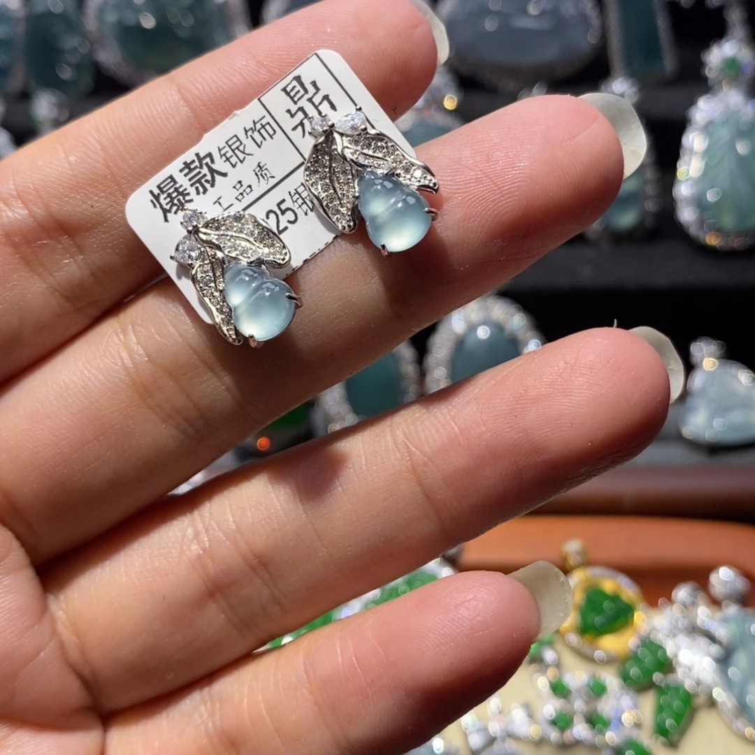 于***欢颈饰银S925镶嵌翡翠翡翠