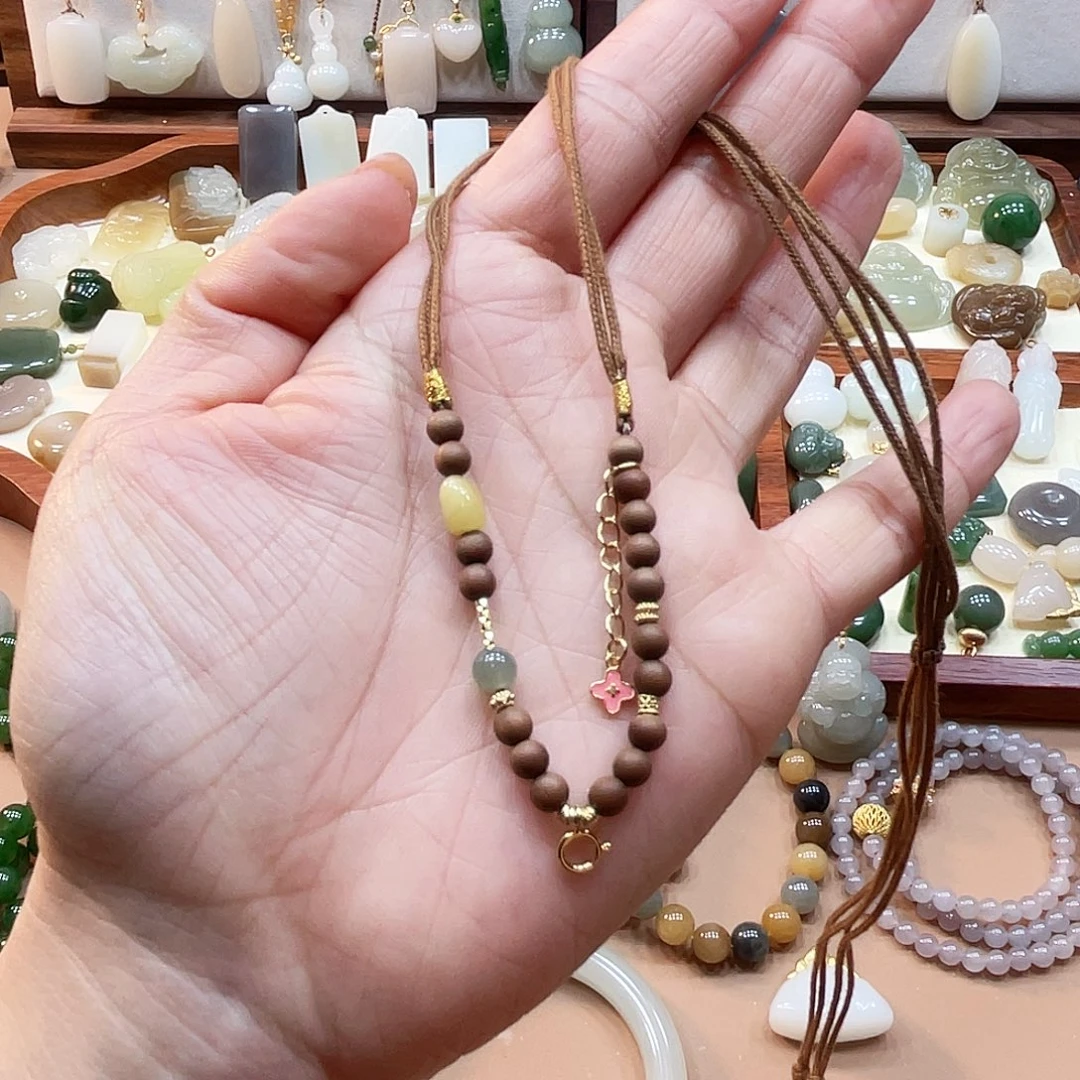 ****恙和田玉未镶嵌颈饰