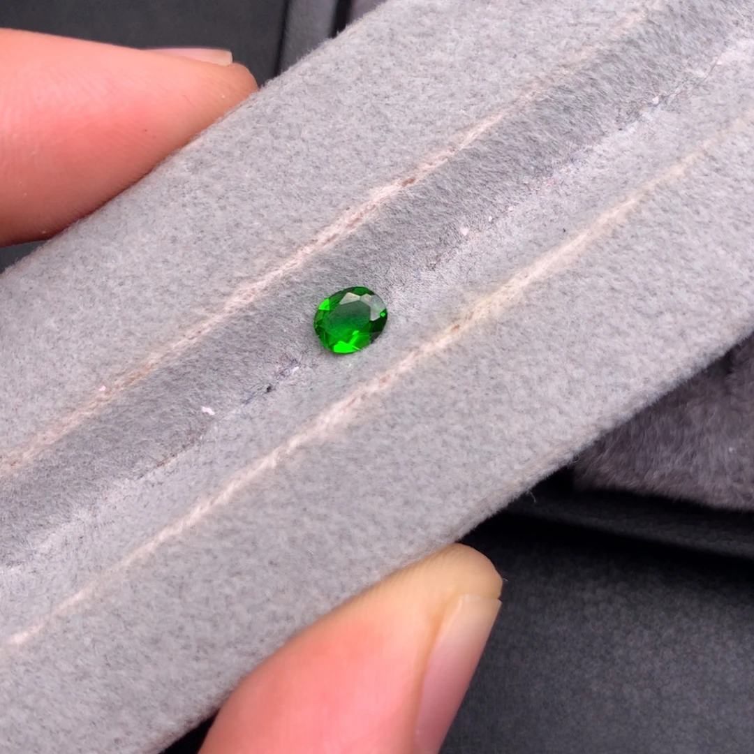 未镶嵌透辉石天然裸石