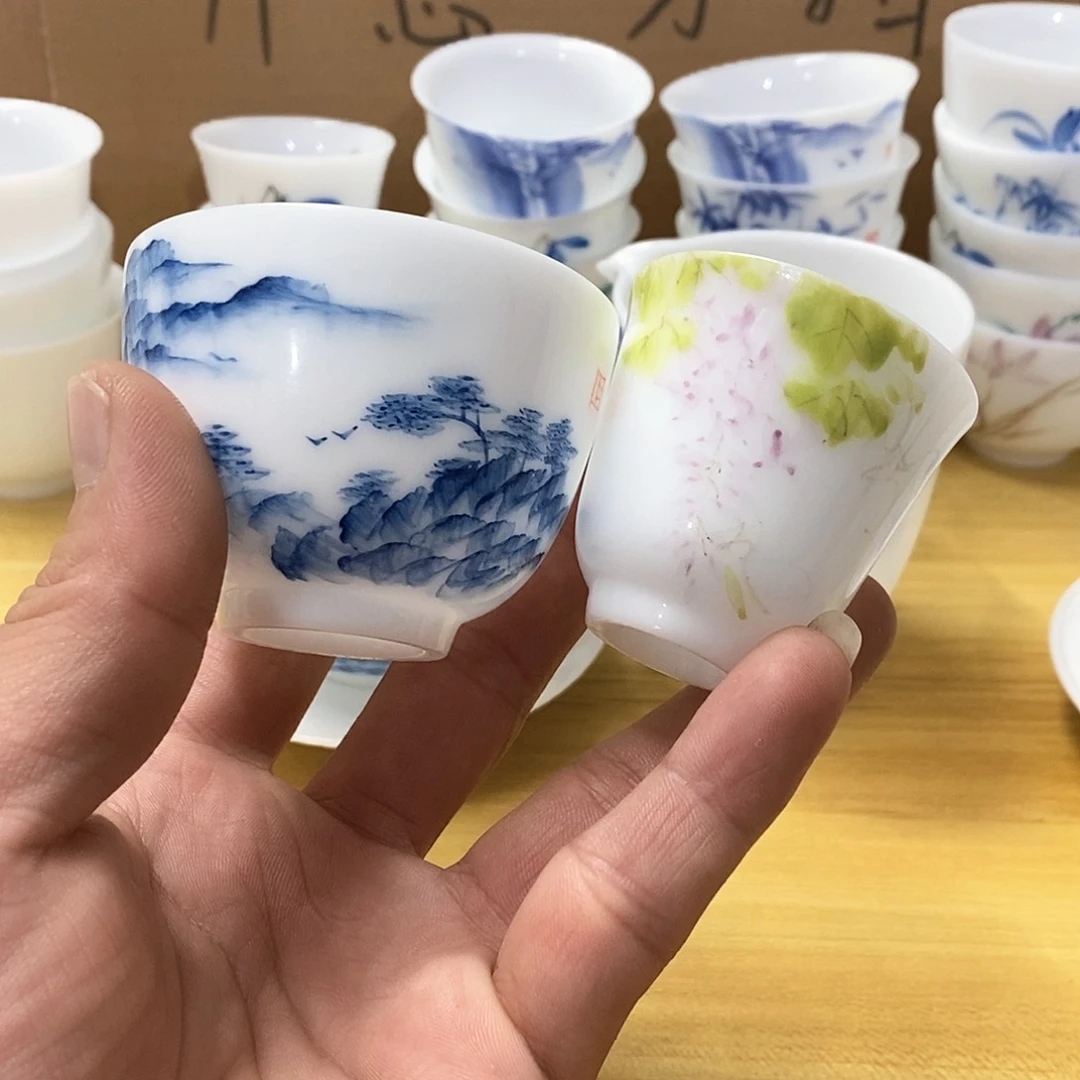 那**远冰种玉瓷杯子2个（瑕）