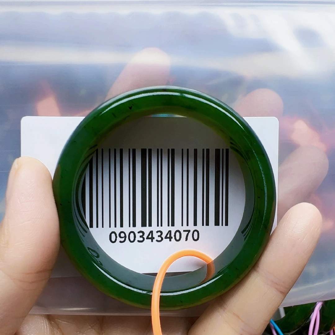 顺***。和田玉未镶嵌手镯