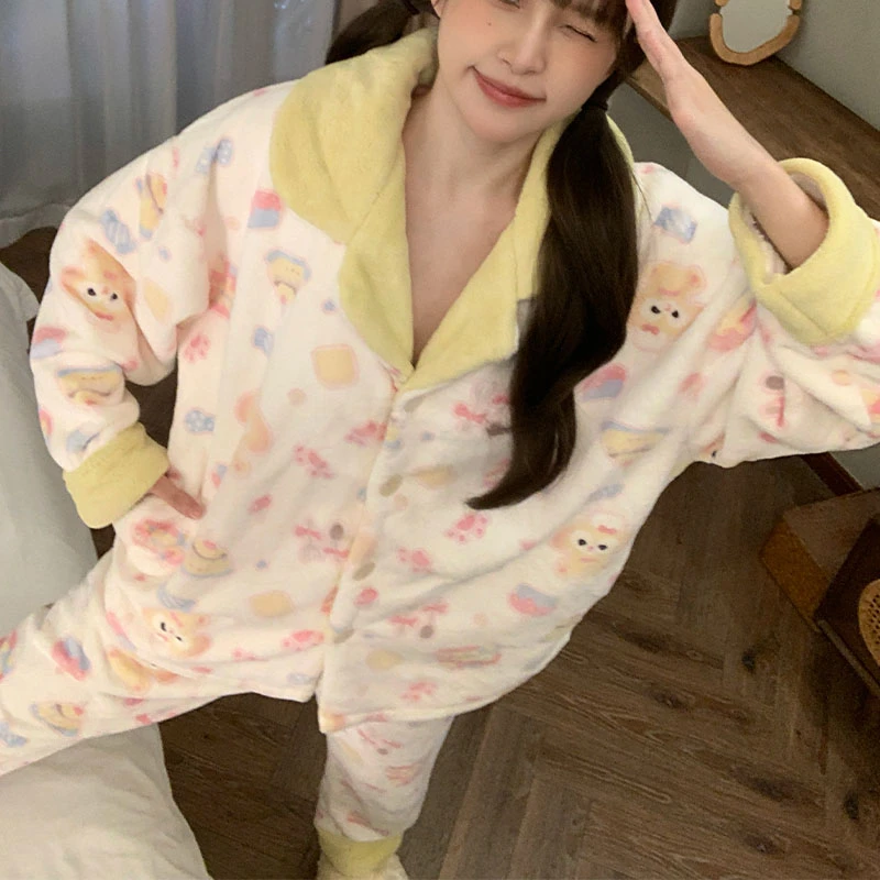 卡通风长袖珊瑚绒睡衣女款冬季爆款法兰绒加绒加厚女士家居服套装
