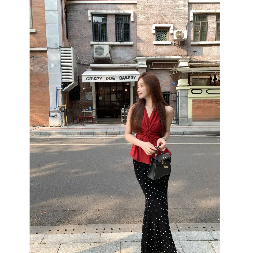 SZA【遇见夏日】夏季新款高级感时尚V领挂脖扭结背心上衣A-1809