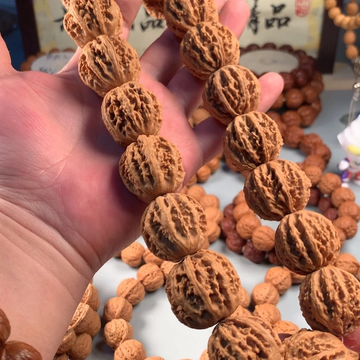 文玩核桃吊坠粗筋