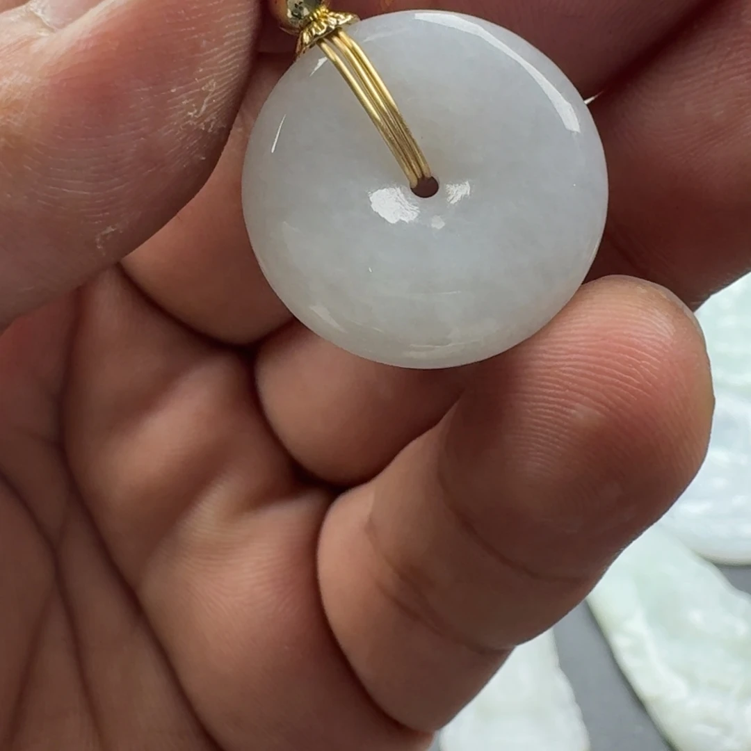 周***周翡翠未镶嵌颈饰天然缅甸A货翡翠