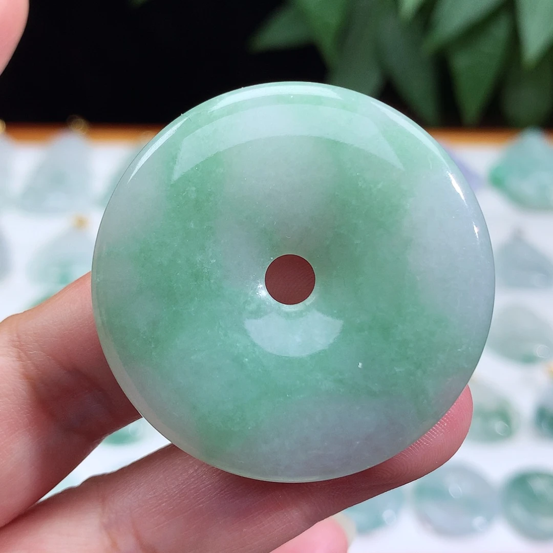 翡翠未镶嵌颈饰平安扣