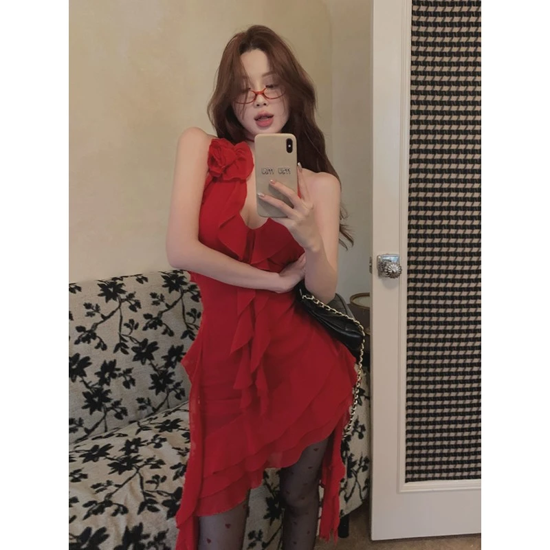 法式绝美红色挂脖露背吊带连衣裙女夏季纯欲性感不规则荷叶边裙子
