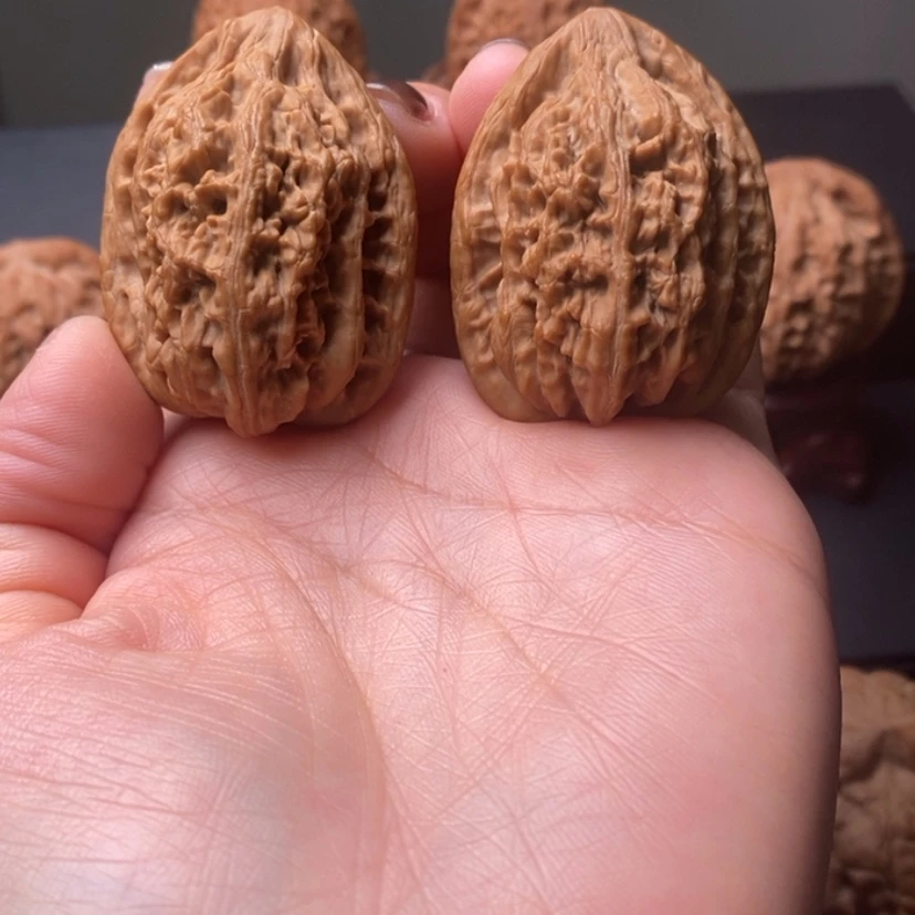 【闪购商品】吊坠文玩核桃平谷带鱼文玩核桃一对