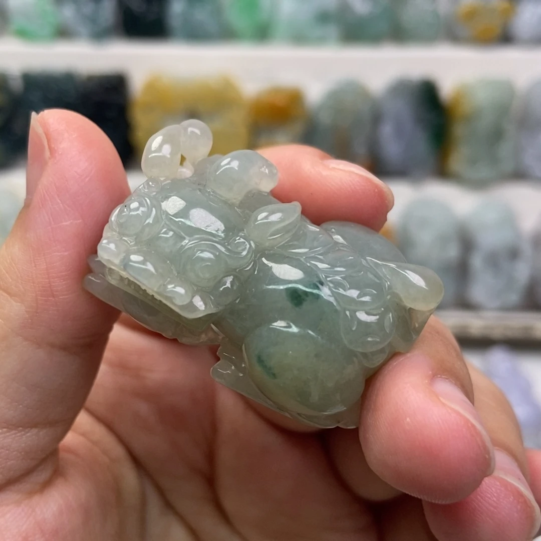 翡翠未镶嵌吊坠(赠链)